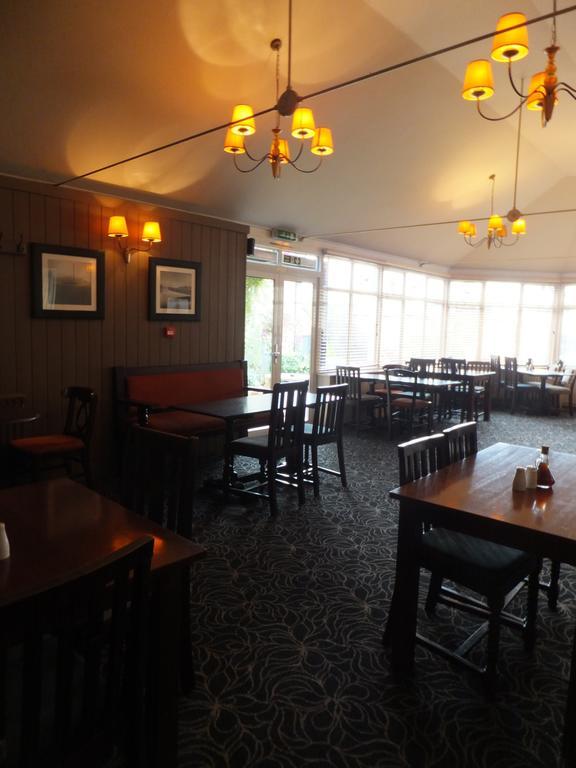 The Red Lion, Stretham Hotel Ngoại thất bức ảnh